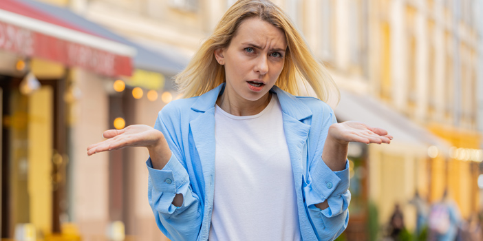 Kvinde der udstråler forbavselse